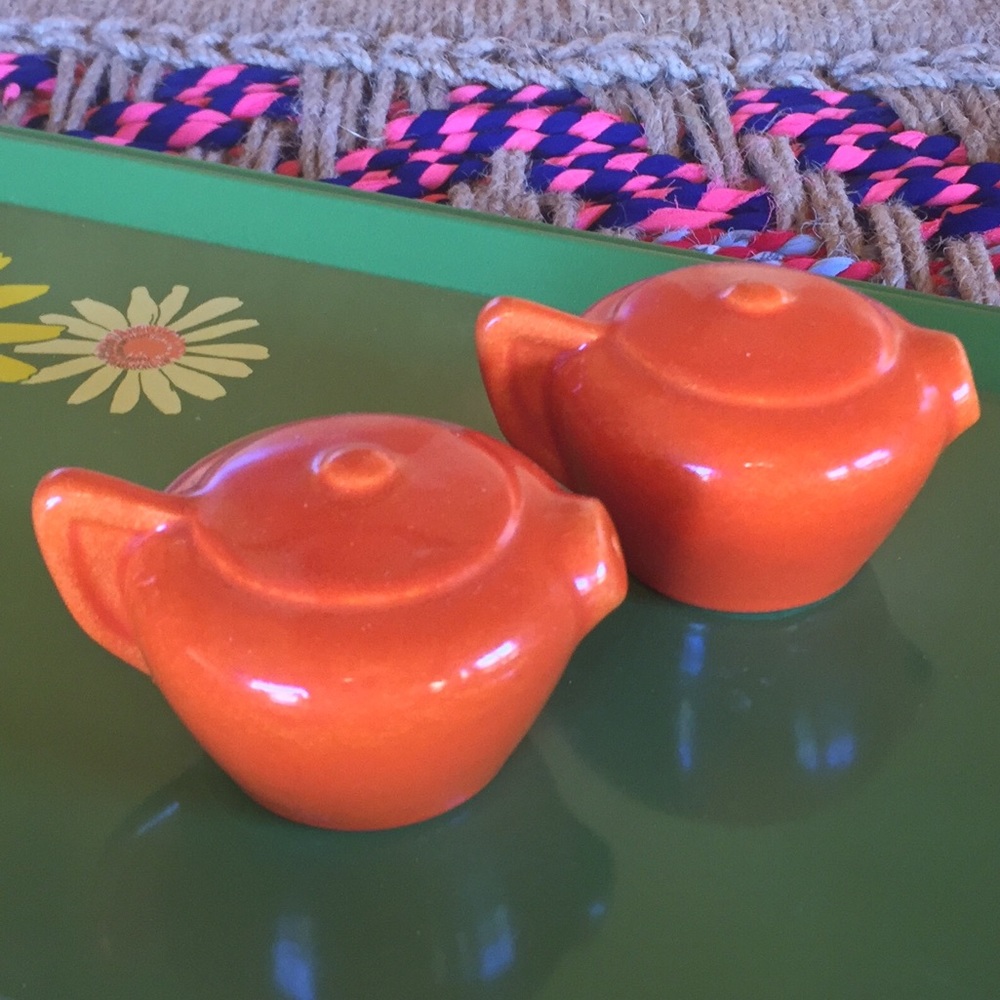 Vintage Teapot Salt&Pepper Shakers - Picture 1 of 6
